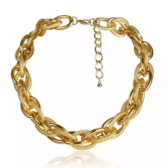 Chunky gold chain choker - Picture 4 of 5